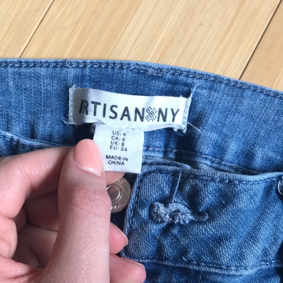 Artisan Jeans - size 4 light wash - Picture 3 of 3
